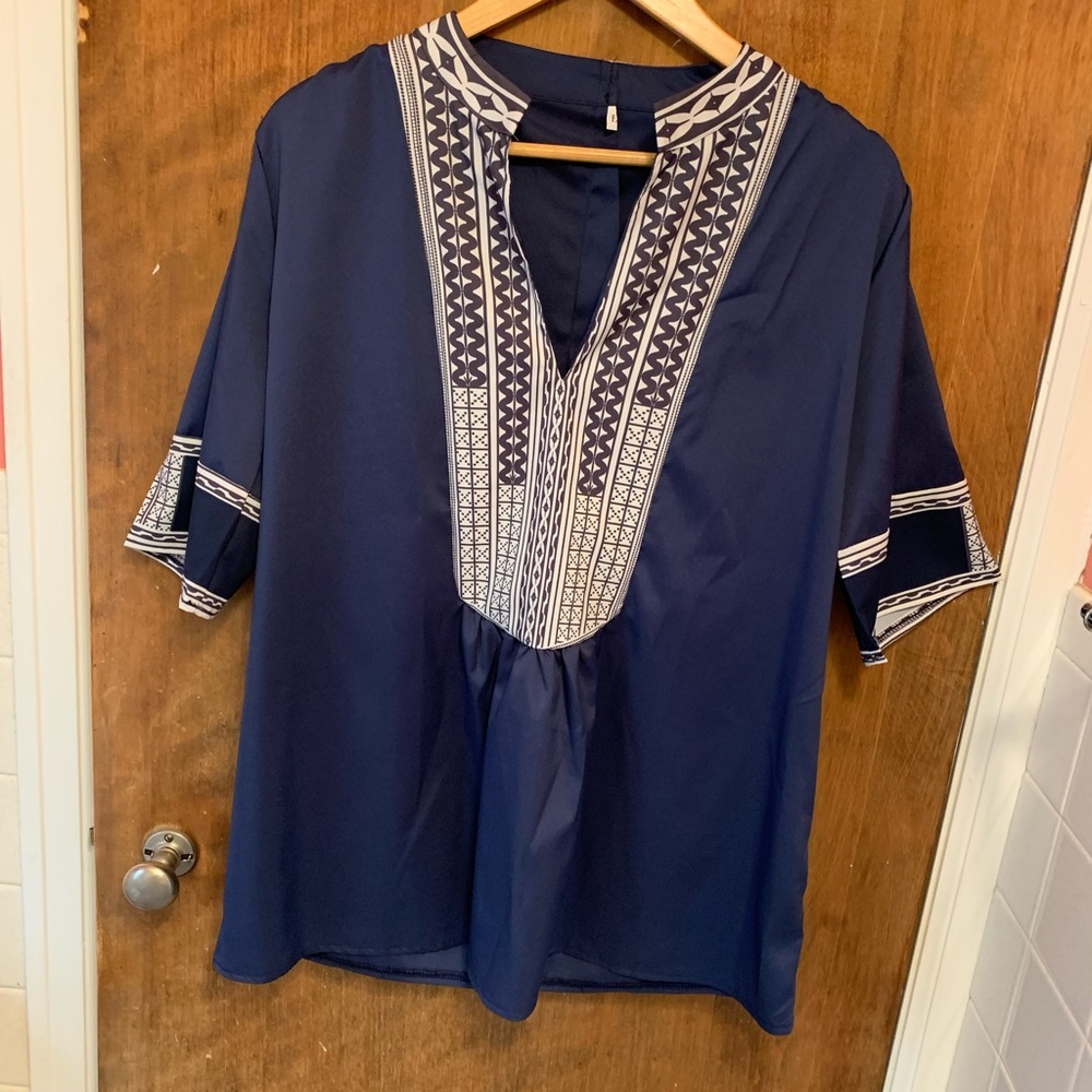 Navy white v neck tee